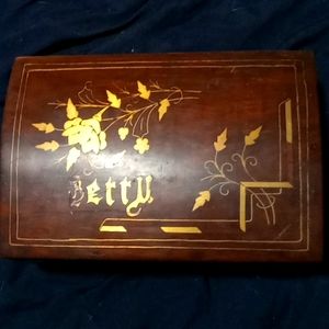 Japanese antique jewelry box w inner removable shelf and original key